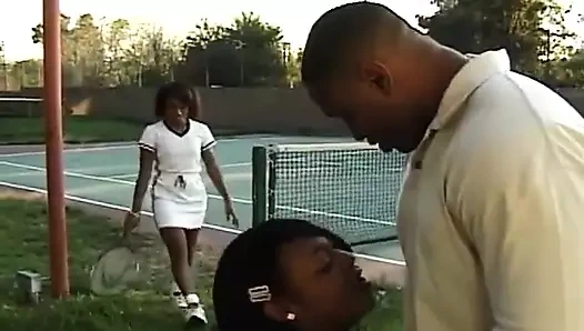 Tombul seksi ateşli zenci kızlar sert üçlü sekste sikiliyor