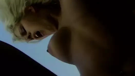 Çarpıcı sarışın bebek gets becerdin sert