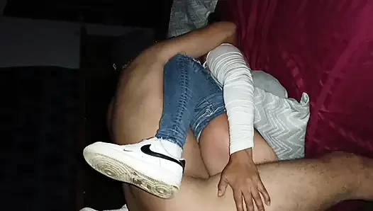 Büyük memeli zengin bir arkadaşla parti sonrası seks