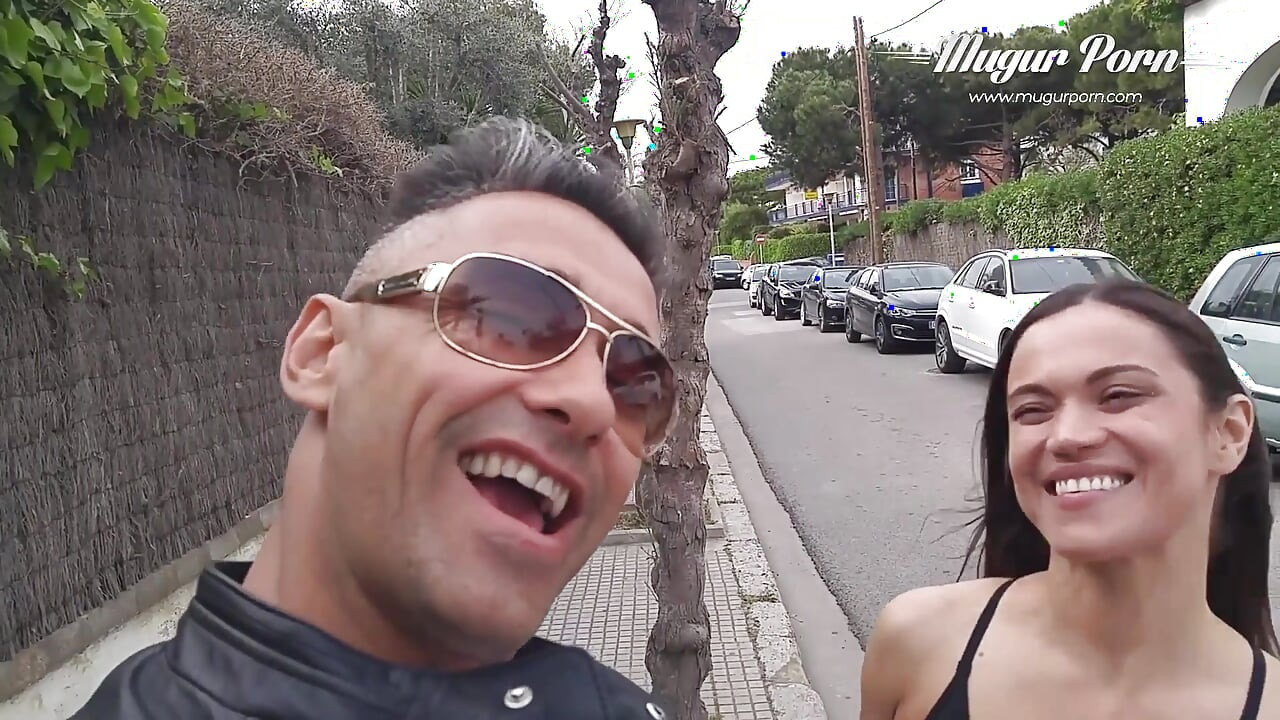 Alyssa Reece ve Mugurporn'un oynadığı yatak odasında seks