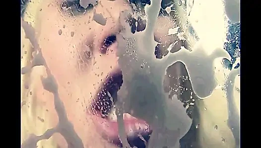 İyi sürtük arkadan büyük yarak alıyor!