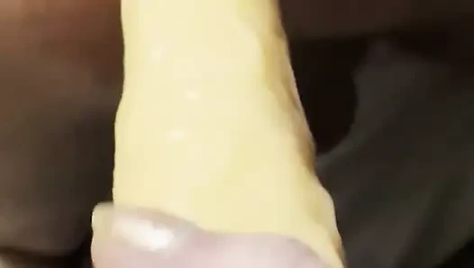 Karım beni büyük dildoyla sikiyor