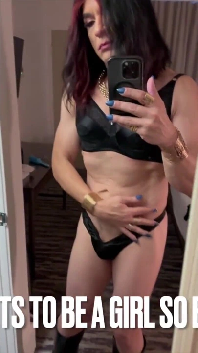 Nancy üvey babasının mükemmel kadın kılıklı sürtüğü oluyor | Klip 2