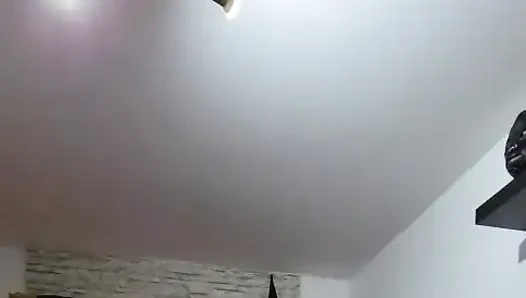 Olgun dominatrix zonklayan takma yarakla itaatkarın genişleyen götünü genişletiyor