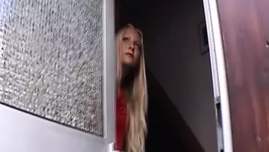 Güzel esmer milf itibaren Germany seviyor dildoing ona tıraş beceriksizlik