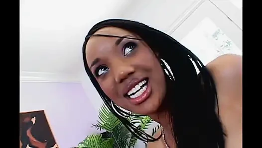 Büyük götlü zenci kızlar büyük beyaz yarakla sikiliyor