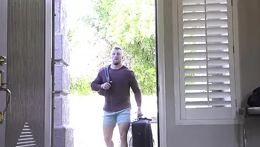 Okuldan sarışın inek popüler sporcuyla sikişiyor