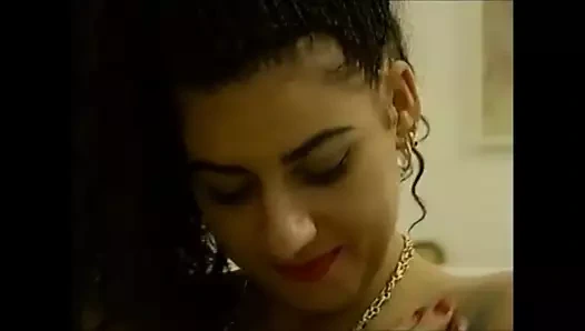 Kız kıza sahne - büyük meme tiziana redford, gina colany