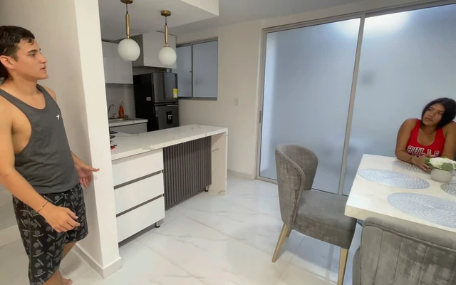 Я даю вкусному траху лучшей подруге моей мачехи, пока не заполчу ее вкусную киску большим количеством молока