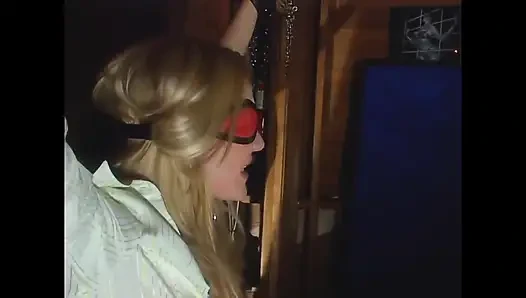 Genç bir Aurora Snow, Evan Stone tarafından sert sevişiyor