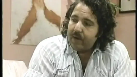 Грудастой крошке уничтожают ее киску три ебаря