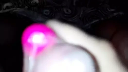 Gf'nin oyuncağı prezervatife boşalmama yardım ediyor