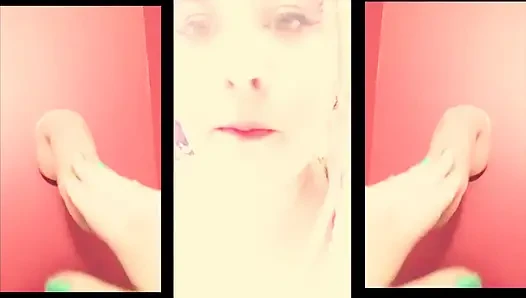 Kız arkadaşın seni pornoya bakarken yakaladı, bu yüzden sana tükürüyor ve sikini tokatlıyor konuşmadan