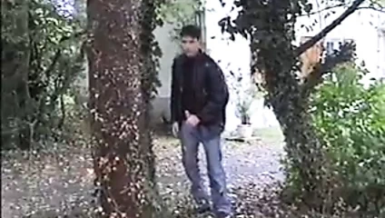 cousin et cousine en exterieur