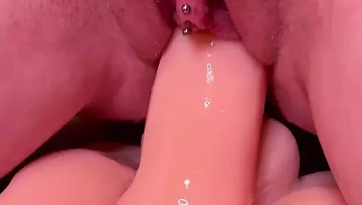 Yeni oyuncağımı seviyorum