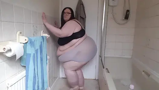 Ssbbw duş striptiz soyunuyor