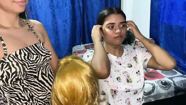 O kız çok ateşli bu yüzden ona para karşılığında sikişmemizi söylüyorum