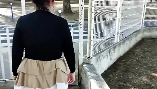 Halka açık Mini Etek Külotsuz Anal Tıkaçlı