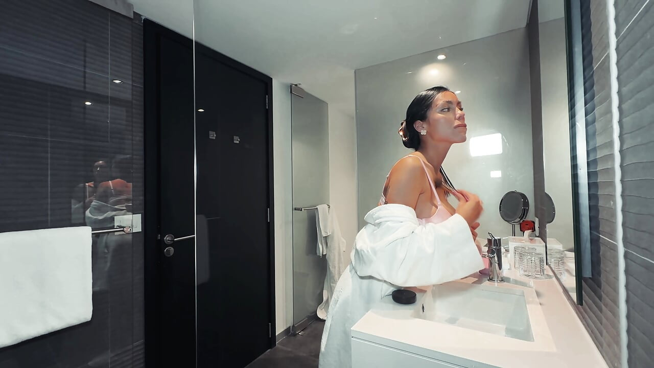 Bunu Otel Banyosunda Yapmamalıydık - Lana Myers