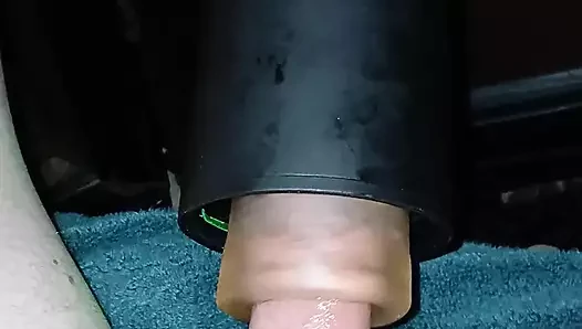 Otomatik stroker yarağımı sağıyor