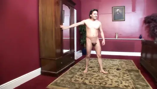 Peri tatlı kız ateşli arkadaşı izlerken arkadan sert sikiliyor