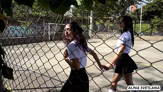 azgın genç kızlar lezbiyen seks yapıyor