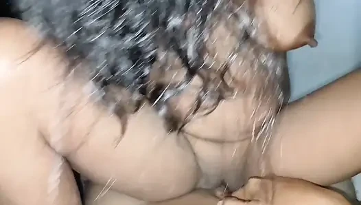 Ev arkadaşımla prezervatifsiz sabah seksi