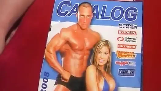 Kıllı Alman orta yaşlı seksi kadın kanepede sikiliyor