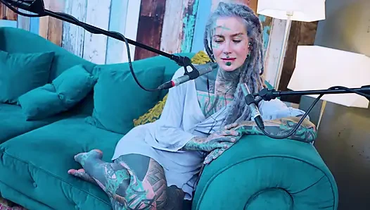 G - grattitude- asmr podcast sfw konuşuyor gotik sıska kız dreadlocks dövmeli model dövmeli kız