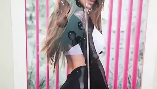 Yanet Garcia götüne boşalıyor