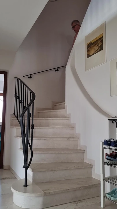 На лестнице