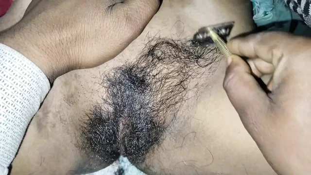 Bhabi Ne Apni Chut Ke Baal Bna Kar Masti Ki