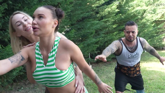 Şehvetli bir yoga ustası bella mur monika fox ve jack23 çiftlerinin çakralarını temiziyor!