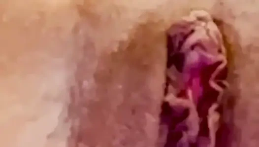 Orta yaşlı seksi kadın amcığını sikiyor