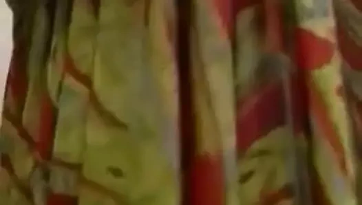 Desi olgun yenge derin navel kızdırmak için ona devar