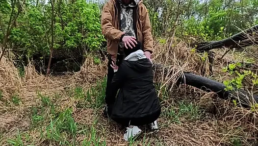 Tombul ateşli evli kadınla yağmurda riskli ıslak seks