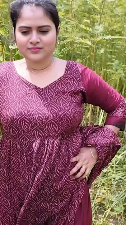 Köydeki güzel Hint teyzeyi evinde sertçe sikme videosu. | Klip 1