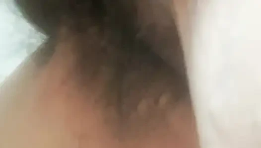 Üvey anne fışkırtarak gerçekten güzel bir orgazm yaşıyor