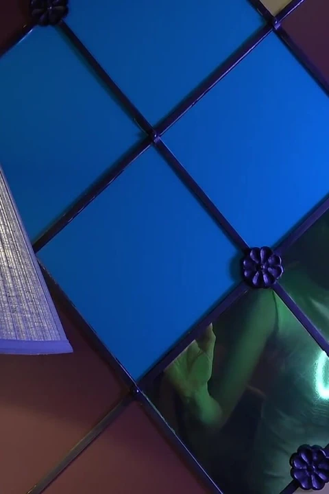 Üvey anneni kız arkadaşınmış gibi öp