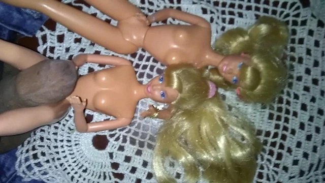 Lesbi dolls2