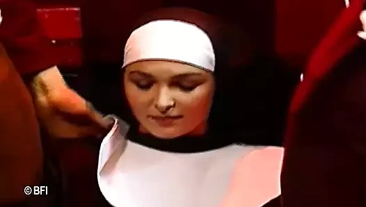 Rahibe üçlü grup sekste domine ediliyor