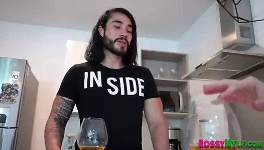 Puma içinde üçlü gets büyük göğüsler spermed