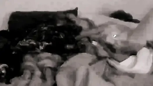 Onu içime boşaltıyorum, böylece boşaldığımda içimden damladığını hissedebiliyorum