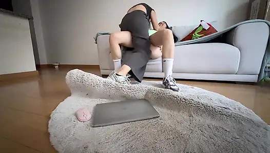 Komşu bana lezbiyen gibi davranmayı öğretiyor