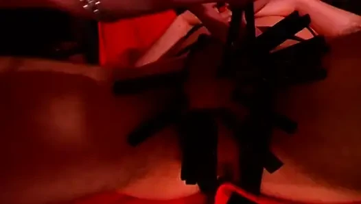 Döl sırılsıklam memelere ve gerilmiş deliklere damlayan ateşli ağda