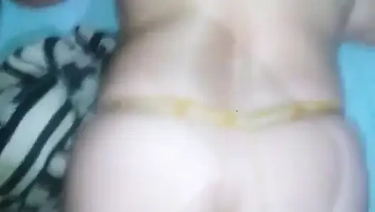 Kız arkadaşımı geceleri sarı ipiyle sikiyorum