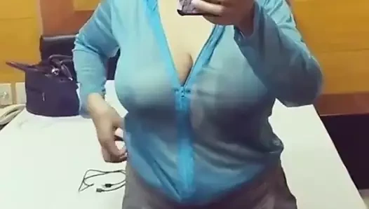 Canlı kameralar sırasında odada rahatlayın