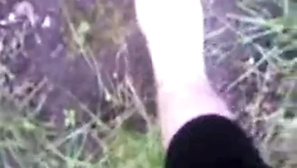 Bahçedeki kirli ayaklar