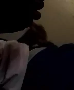 Büyük yarak mastürbasyon yapıyor