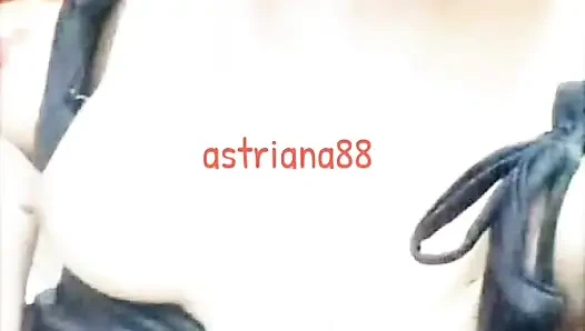 Yanlısı bekar kadının büyük bir yarağa ihtiyacı var